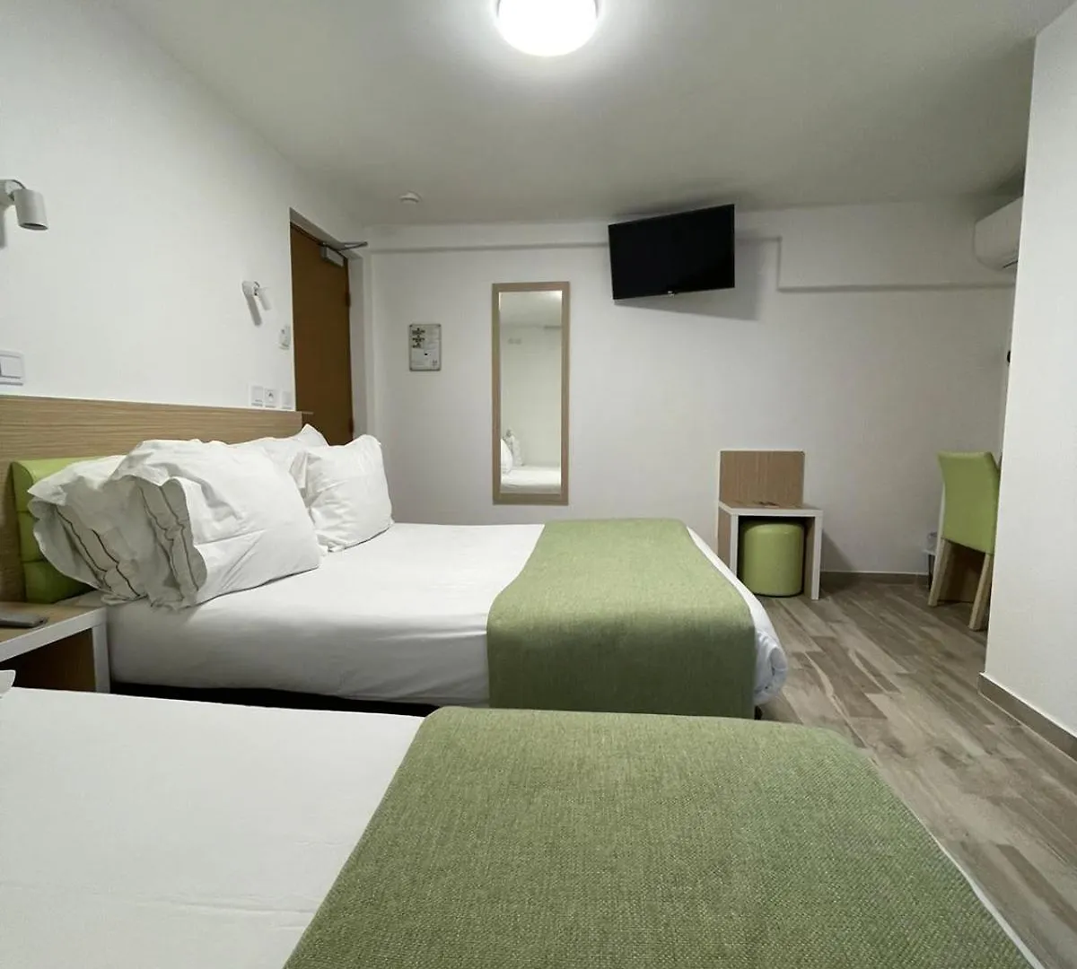 Hotel De La Herse D'Or Paris 3*,